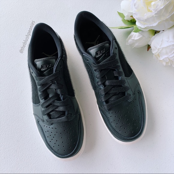 Nike Air Jordan 1 Retro Low no swoosh NWT - Picture 2 of 11